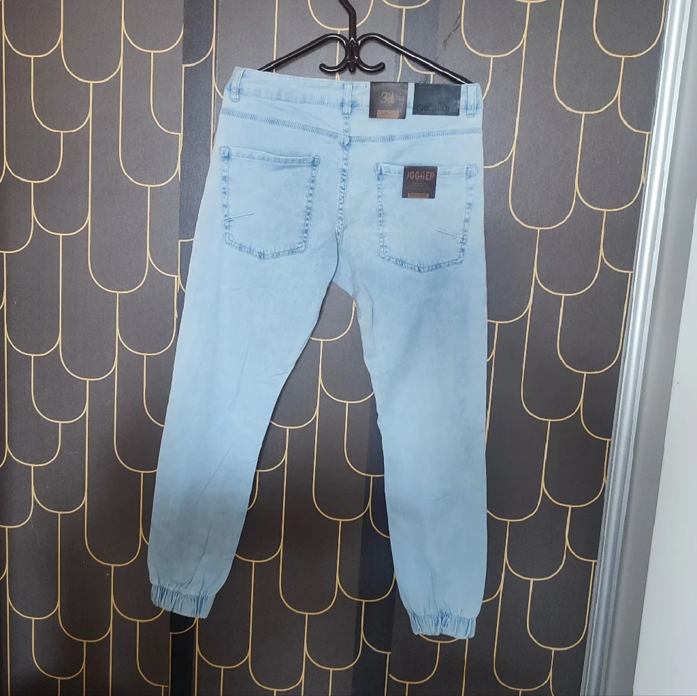 Jogger - Picture 5 of 5